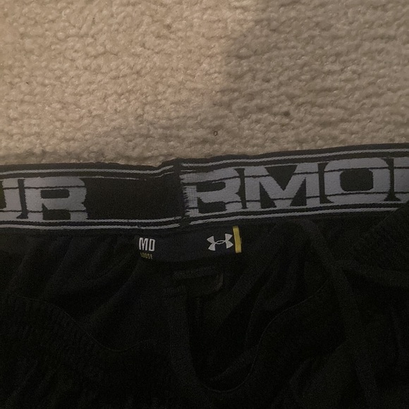 Black Under Armour Dry Fit Shorts - Picture 3 of 3